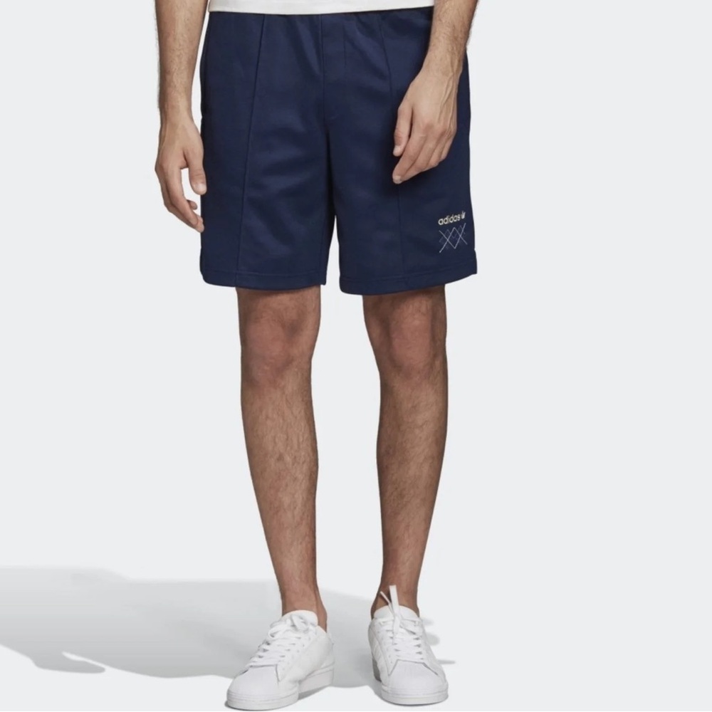 Like new Adidias Argyle shorts in navy
